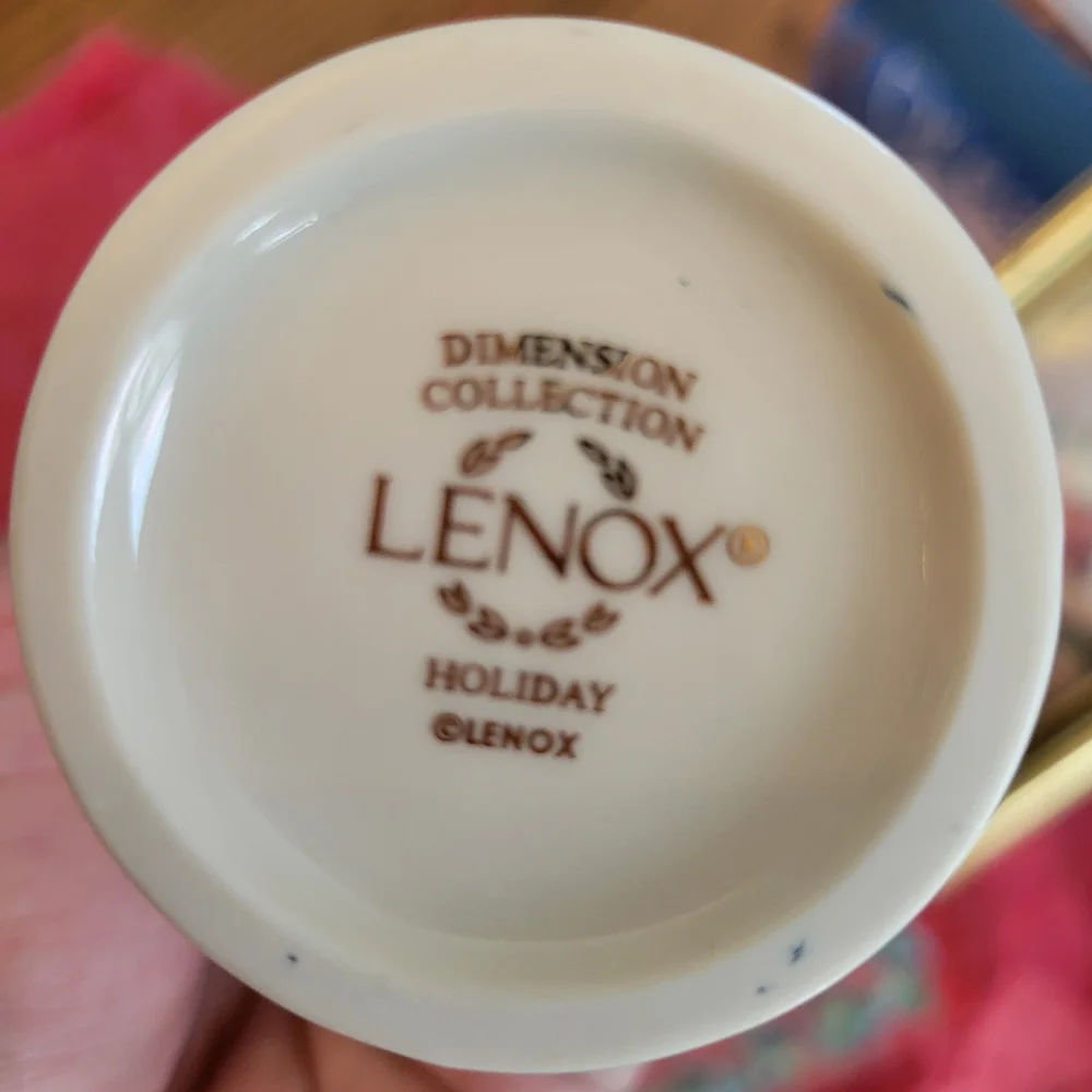 Lenox Holiday Vase ~ Dimension Collection ~ Holly ~ Christmas ~ Pretty